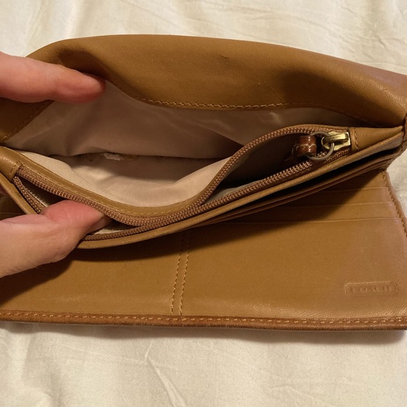 COACH authentic leather wallet - Picture 4 of 5